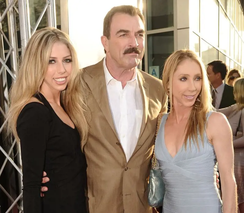 Hannah, Selleck, and Mack attending the 2010 premier of Killers